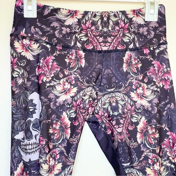 Womens Cropped leggings Floral Skeleton Print Sz Small Workout Activewear Yoga - Picture 3 of 12